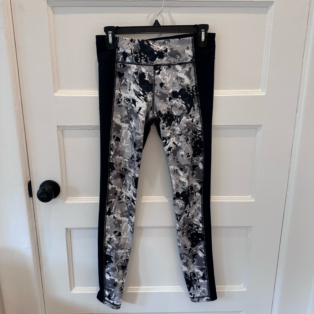 Black and Gray Patterned Leggings
